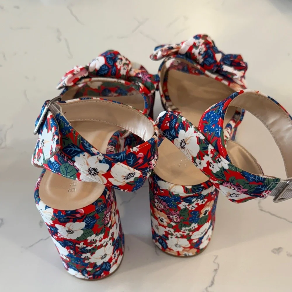 Bamboo Floral Platform Block Heel Sandals. Size 8.5 - Picture 5 of 5